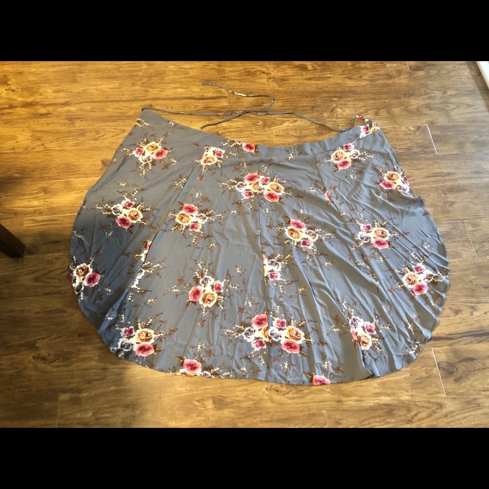 NWOT Slimming Floral Long Wrap Around Skirt - Picture 10 of 16